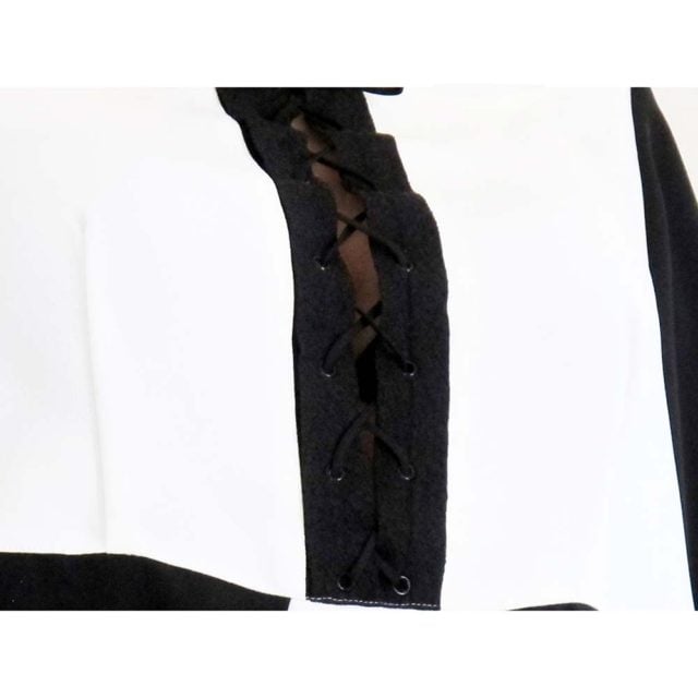 Camicia bianco-nera con lacci